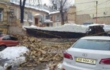 В центре Киева между домами рухнула стена: поврежден газопровод (фото)