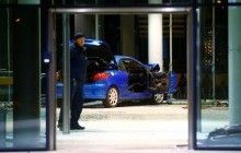 У Німеччині чоловік на швидкості в’їхав в офіс соціал-демократичної партії (фото)