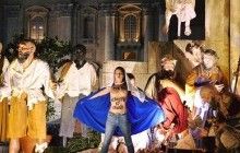 У Ватикані активістка Femen в образі Діви Марії оголилася перед різдвяною службою, яку звершив Папа Римський