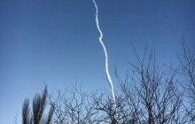 У небі над Сімферополем помітили дивний слід від літака, йому передував гучний хлопок (фото, відео)