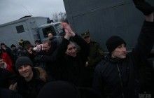 Політ додому: звільнених з полону бойовиків українців будуть доправляти гелікоптерами та літаками (відео)