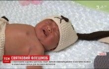 Новорічний флешмоб: у пологовому будинку Бангкока немовлят одягли в костюми собачок (відео)