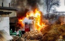 На Тернопільщині 4 години гасили пожежу на фабриці