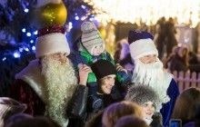 Брати Клички згадали дитинство, та перевдягнувшись у дідів Морозів, привітали українців на Софійській площі (фото)