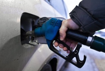 Понад гривню на літрі: на АЗС злетіли ціни на бензин