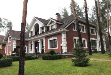 Гигантские хоромы и охрана: журналисты показали роскошный особняк Луценко, записанный на тестя (фото)