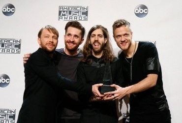 Гурт Imagine Dragons підняв прапор України в Мілані (відео)