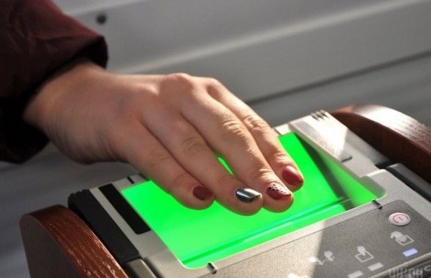 Іноземці з посвідкою на проживання в Україні в'їжджатимуть до країни за тими ж правилами, що українці