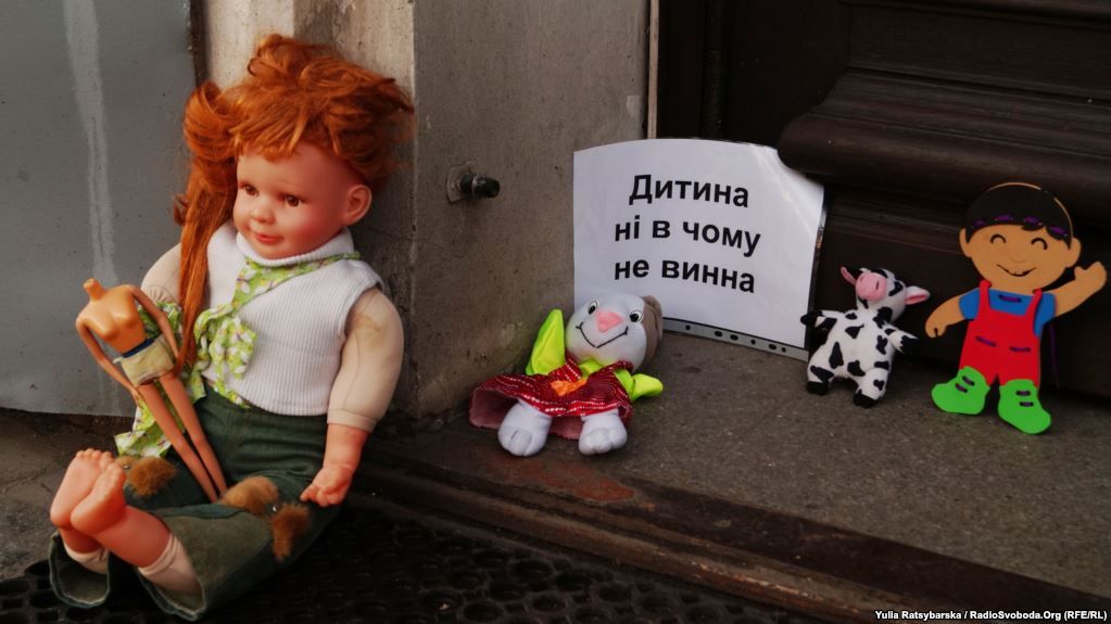 У Дніпрі біля собору УПЦ МП відбулася акція У Дніпрі біля собору УПЦ МП відбулася акція