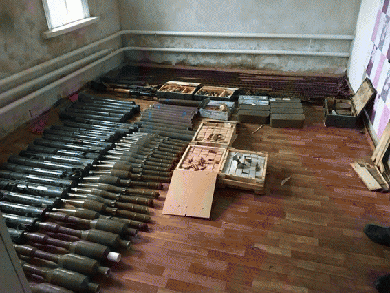 На Луганщине правоохранители нашли в доме пожилой женщины десятки гранат и тысячи патронов На Луганщине правоохранители нашли в доме пожилой женщины десятки гранат и тысячи патронов