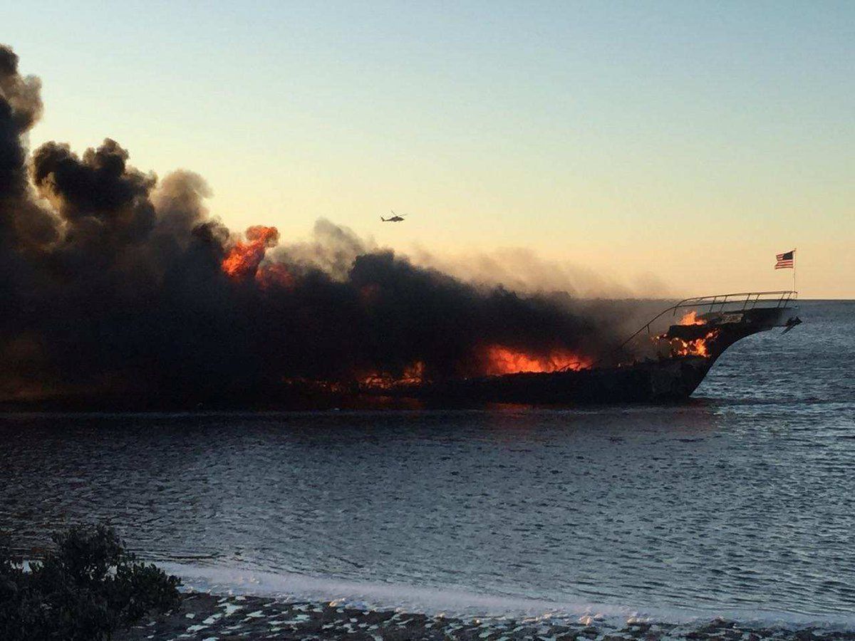 Во время пожара на судне в США пострадали по меньшей мере 15 человек Во время пожара на судне в США пострадали по меньшей мере 15 человек