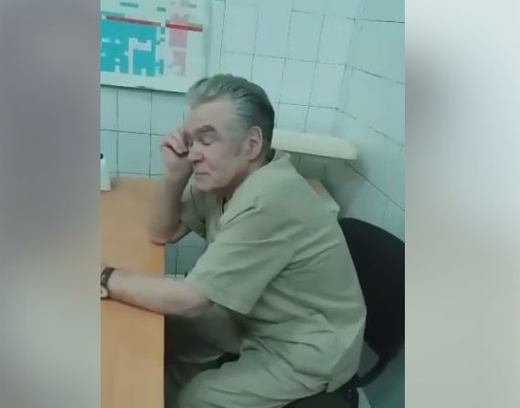 Батько дівчинки стверджував, що хірург був нетверезим / Скріншот Батько дівчинки стверджував, що хірург був нетверезим / Скріншот