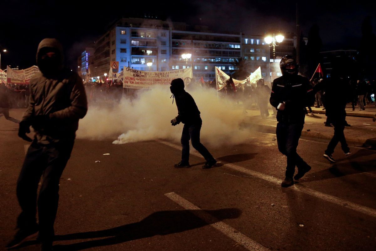 Протести в Афінах / REUTERS Протести в Афінах / REUTERS