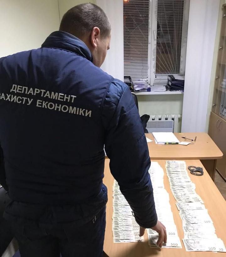 Задержанных подозревают в хищении бюджетных средств / фото facebook.com/LlutsenkoYuri Задержанных подозревают в хищении бюджетных средств / фото facebook.com/LlutsenkoYuri