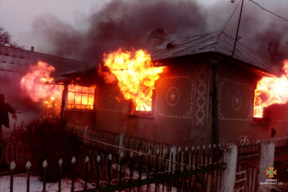 На Тернопільщині внаслідок несправності димаря згорів приватний житловий будинок (фото) На Тернопільщині внаслідок несправності димаря згорів приватний житловий будинок (фото)