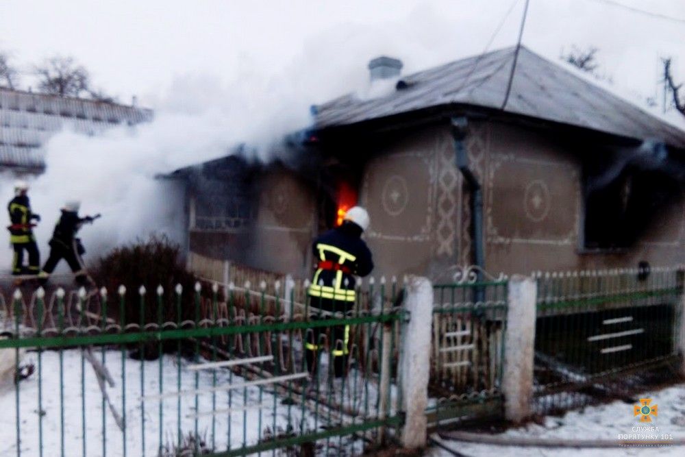 На Тернопільщині внаслідок несправності димаря згорів приватний житловий будинок (фото) На Тернопільщині внаслідок несправності димаря згорів приватний житловий будинок (фото)