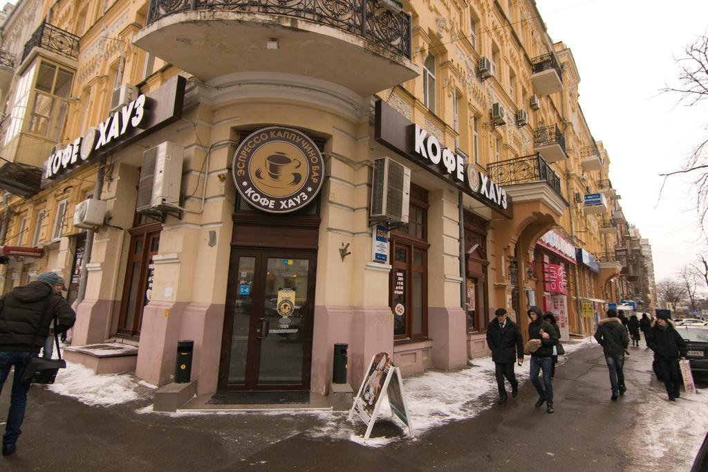 Найбільша російська мережа кав'ярень скоротила кількість закладів у Києві в чотири рази Найбільша російська мережа кав'ярень скоротила кількість закладів у Києві в чотири рази