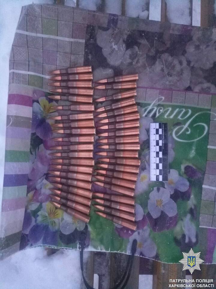 Задержанный имел 40 патронов калибра 7,62 мм / фото facebook.com/kharkivpolice Задержанный имел 40 патронов калибра 7,62 мм / фото facebook.com/kharkivpolice