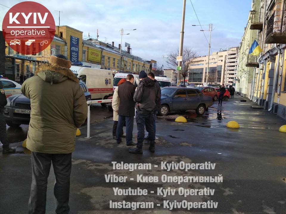 Возле Святошинского райсуда в Киеве произошла стрельба / фото Киев Оперативный Возле Святошинского райсуда в Киеве произошла стрельба / фото Киев Оперативный