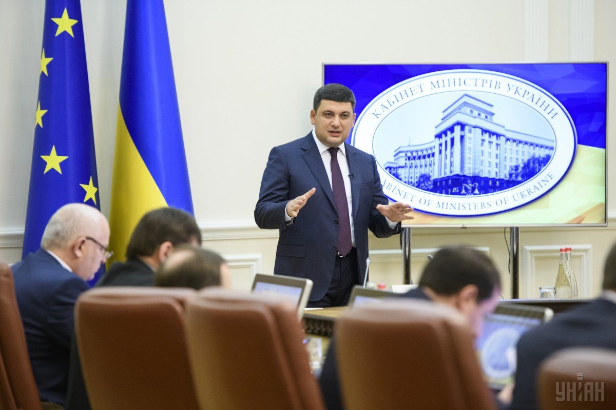 Володимир Гройсман закликав зупинити трудову міграцію з України / фото УНІАН Володимир Гройсман закликав зупинити трудову міграцію з України / фото УНІАН