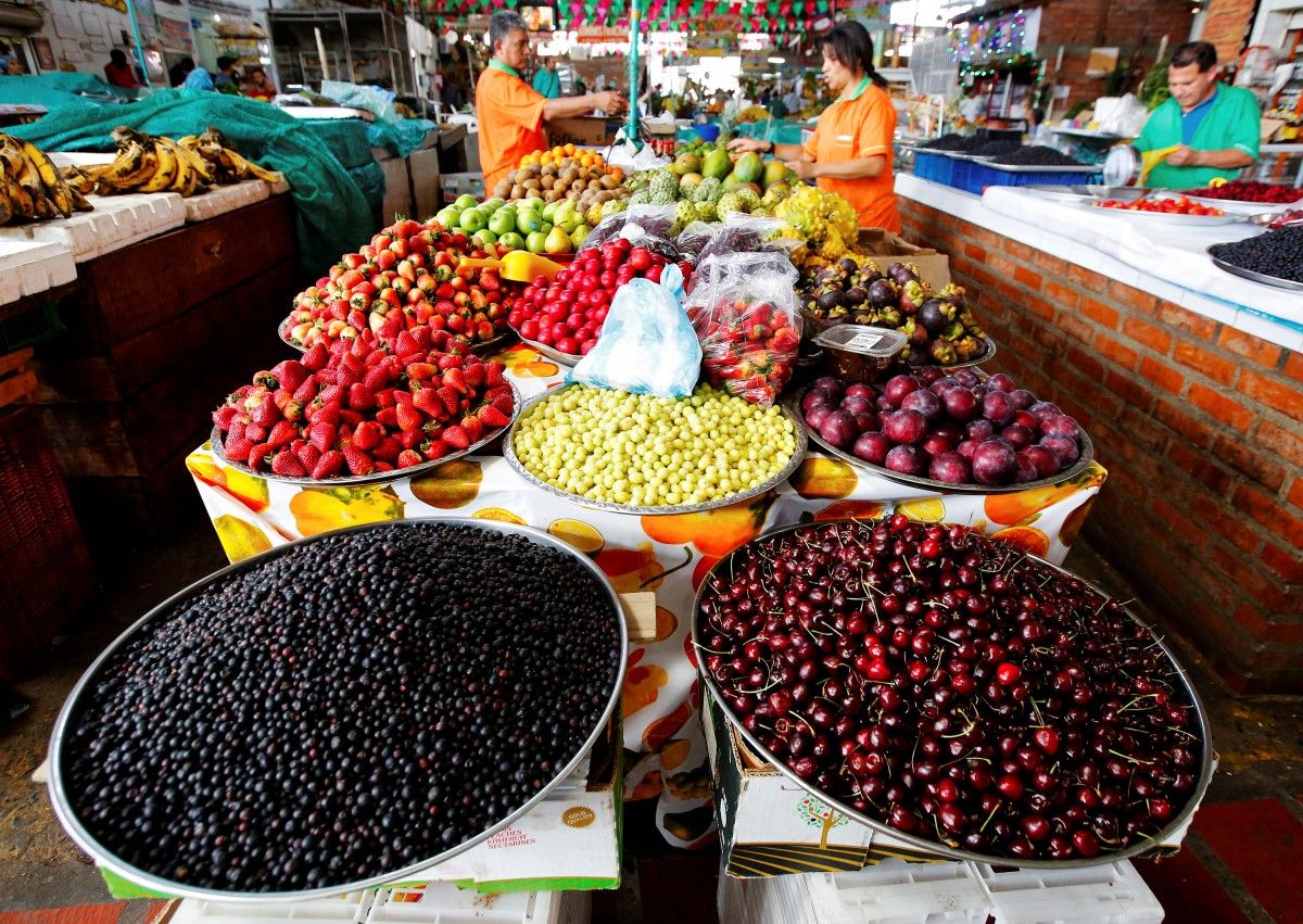 Найбільше здорожчали овочі та фрукти \ фото REUTERS