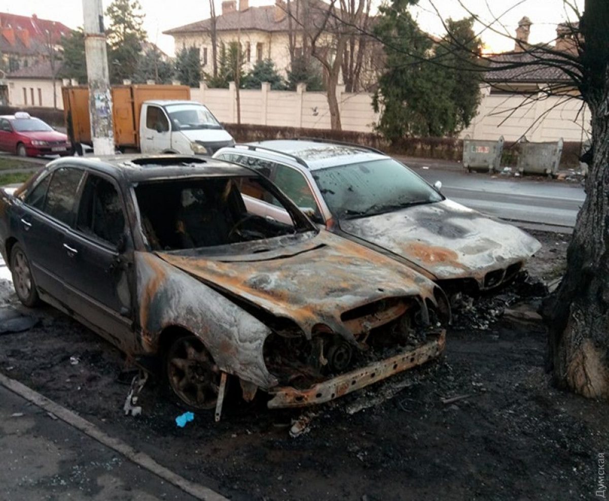 Новости Одессы - В Одессе сожгли две машины с польскими номерами | УНИАН