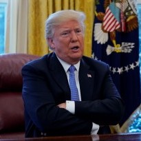 "Время просыпаться": в США началась новая волна протестов против Трампа из-за публикации NYT (видео)