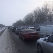 На трассе Киев-Одесса образовалась многокилометровая пробка (фото)