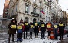 Активисты пришли под консульство РФ в Нью-Йорке, чтобы напомнить о Сенцове