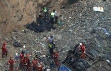 Число погибших в аварии автобуса в Перу возросло до 51 человека