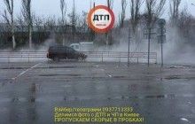 "Масштабні гарячі ванни": у Києві поблизу "Каравану" вулицю заливає окропом (фото)