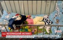 На Київщині мати знущалася над 9-місячною донькою й хотіла віддати її на трирічне "зберігання" (відео)