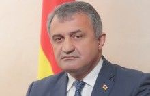 В Донецк приехал глава самопровозглашенной Южной Осетии - росСМИ