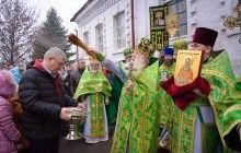 У Донецьку відзначили престольне свято у храмі, який відновили після потрапляння снаряду