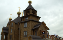 У відновленому після бойових дій храмі Горлівки відбулося перше богослужіння