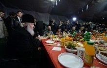 Патриарх Кирилл разделил рождественский обед с бездомными