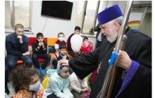 Патріарх-Католікос всіх вірмен Гарегін ІІ відвідав з нагоди Різдва дітей, хворих на лейкоз