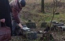 У Києві виявили кілька зруйнованих єврейських надгробків початку ХХ століття