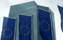Евро рекордно укрепляется на фоне ожидания изменений политики ЕЦБ