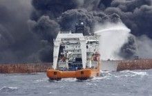 Після восьми днів горіння іранський нафтовий танкер затонув біля берегів Китаю, весь екіпаж оголосили загиблими