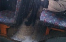 "Не видно було пасажирів": у Кривому Розі в нещодавно відремонтованому тролейбусі пішов сніг (фото)