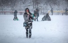 Наслідки негоди в Україні: міста та села потерпають від зимової зливи та снігового Армагеддону (фоторепортаж)