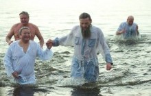 В УПЦ призвали православных к благопристойному виду в день Крещения во время омовения в водоемах - пресс-конференция в УНИАН