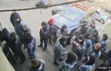 Стінка на стінку: у центрі Одеси побилися дві приватні охоронні фірми (відео)