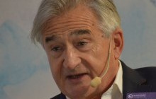 "Немає нічого антиукраїнського": автор книжки "Сталінград" обурений її забороною в Україні
