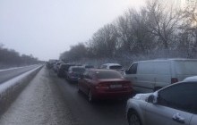 На трассе Киев-Одесса образовалась многокилометровая пробка (фото)