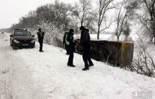Из-за непогоды на Днепропетровщине перевернулся пассажирский автобус, есть пострадавшие