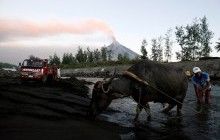 Понад 75 тисяч осіб покинули свої будинки через виверження вулкана Майон на Філіппінах