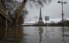 Париж затопило, движение поездов в городе остановлено (фоторепортаж)