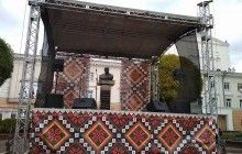 В Виннице убрали бюст Шевченко для установки памятника героям Небесной Сотни (фото)